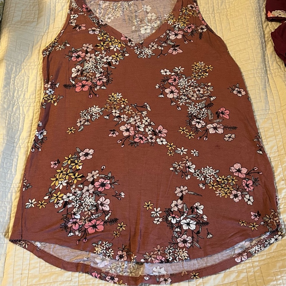NWOT. Women’s size small mauve v neck tank with floral print. Rayon/spandex.